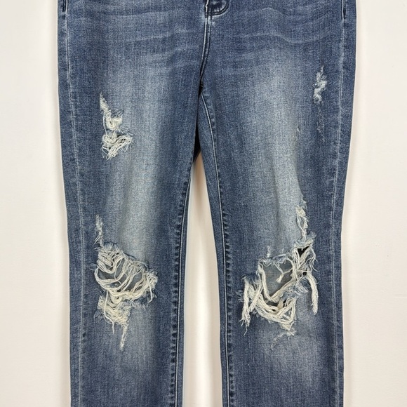 Judy Blue Leni Distressed High Rise Boyfriend Fit Jeans. Medium Wash. Size 9/29. - Picture 4 of 13